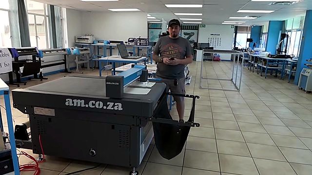 am.co.za flatbed cutter in workshop box-making demo (SKU ask)