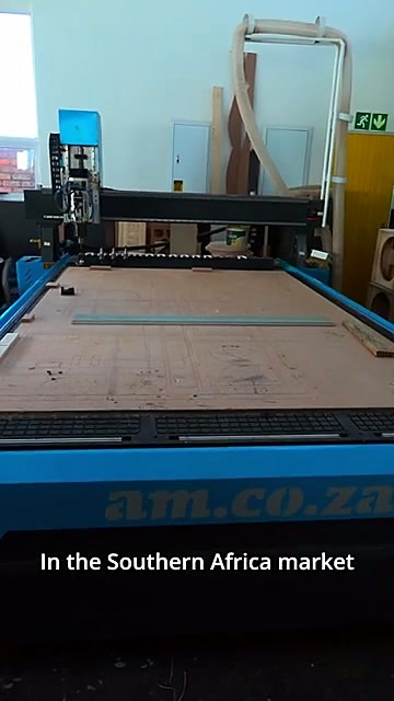 Wide FlatCUT bed + gantry in showroom (SKU ask)