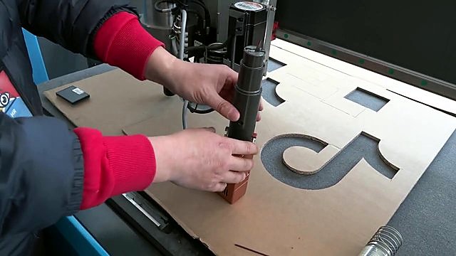 Black holder seating into copper carriage mount (SKU ask)