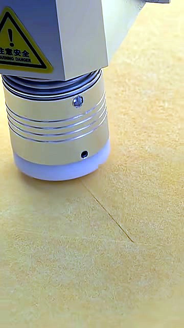 Oscillating blade cutting yellow foam lattice path (SKU ask)