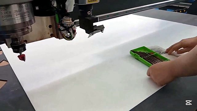 FlatCUT multi-tool head: spindle + knife; green bit kit (SKU ask)