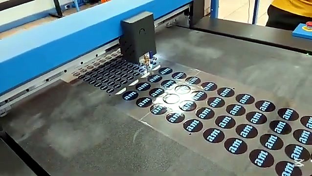 Blue gantry over am circular sticker grid (SKU ask)
