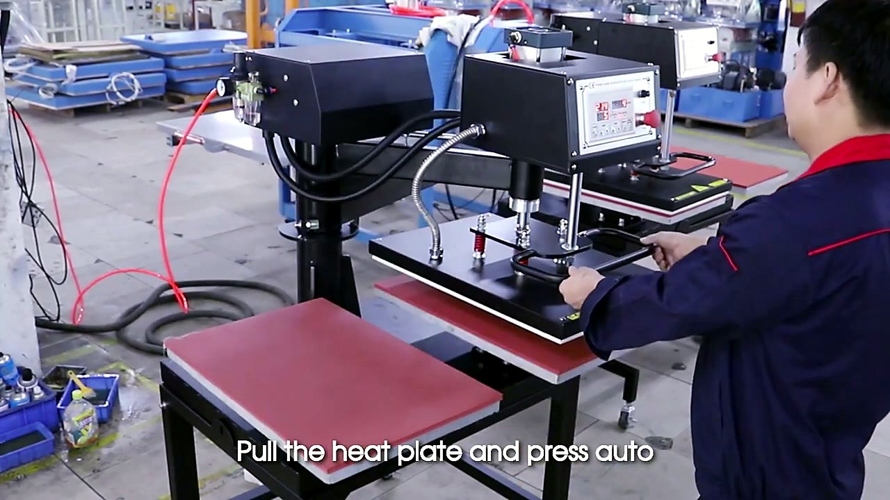 Operator pulls heat plate / press auto (SKU ask)