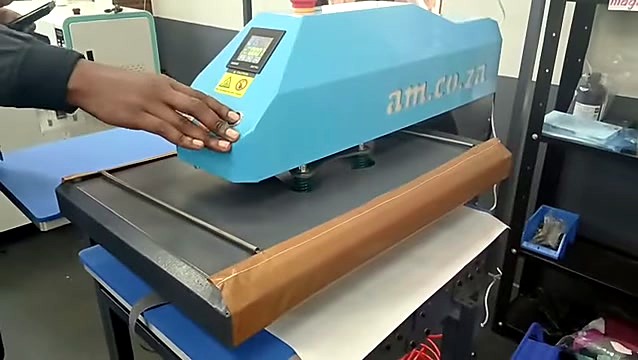 Heat platen closing on white sheet (SKU ask)