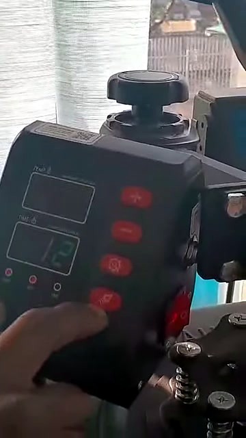 Red rocker power switch on controller side (SKU ask)