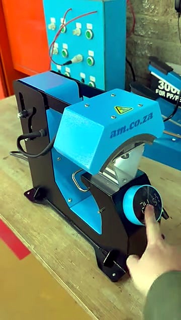 Hand adjusting circular dial while closed (SKU ask)