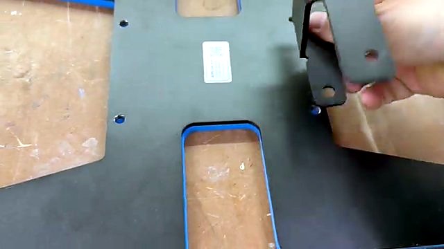 am.co.za QR label on blue-edged shoe-press support plate + bracket (SKU ask)
