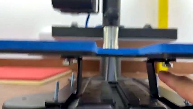 Blue platen support mounted on Heatware central pillar (SKU ask)