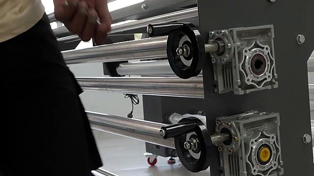 Stacked worm gearboxes + black handwheels (SKU ask)
