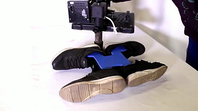 H-shaped shoe pad with sneakers (SKU ask)