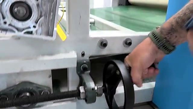 Side handwheel on white roller frame (SKU ask)