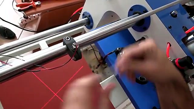 Red laser crosshairs on lower platen (SKU ask)
