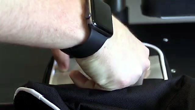 Black cooler bag positioned on Heatware lower platen (SKU ask)