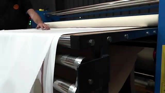 Fabric/paper feeding through oil rollers (SKU ask)