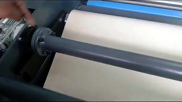 Blanket roller on oil roller heat press