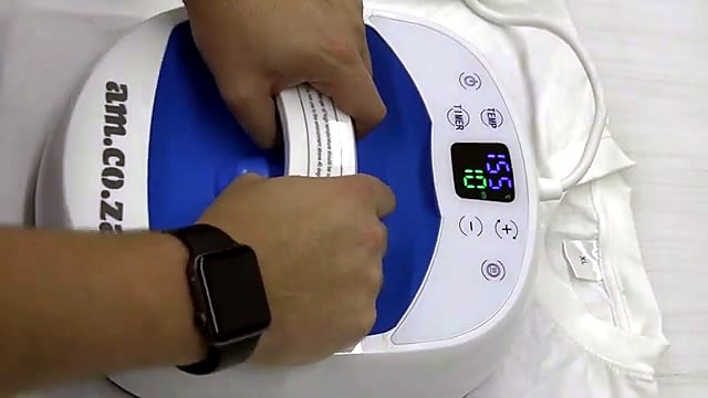 Press handle down on white tee (SKU ask)