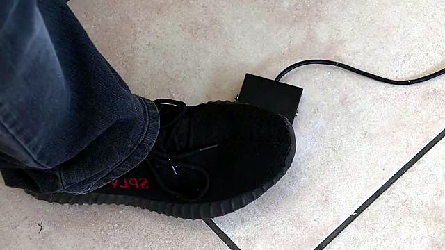 Black foot pedal for hands-free feed (SKU ask)