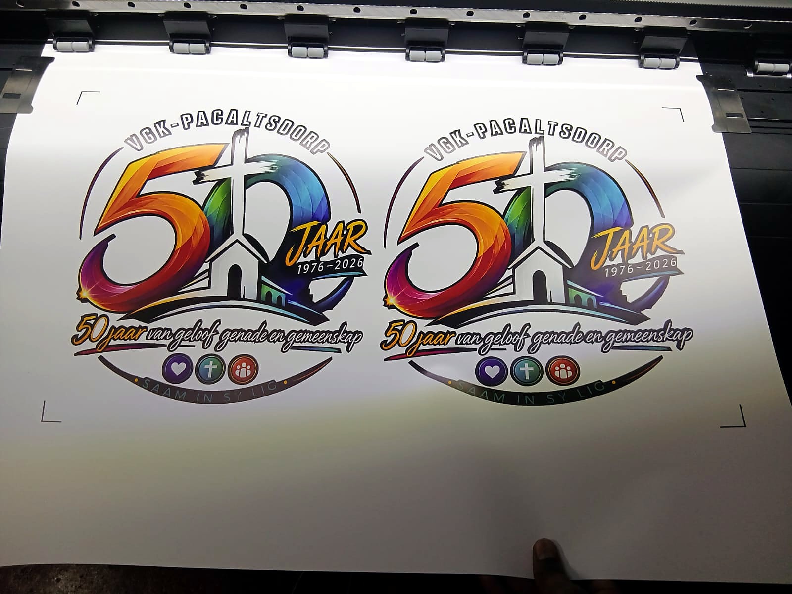 F1-1800 FastColour print: VGK-Pacaltsdorp 50 jaar anniversary logos on roll (staff still)