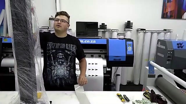 Apply decal on stand densify (SKU ask)