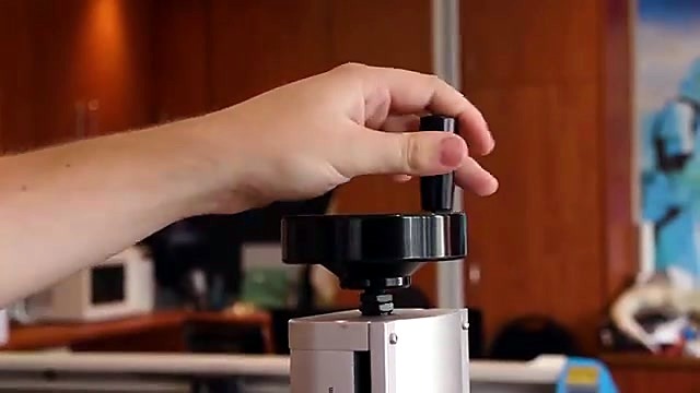 Focus height handwheel on LabelMark column (SKU ask)