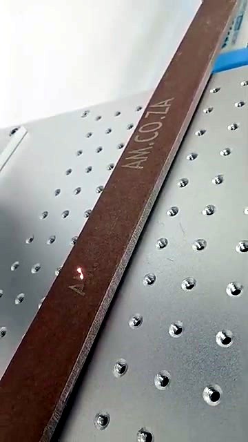 AM.CO.ZA mark on brown strip (SKU ask)