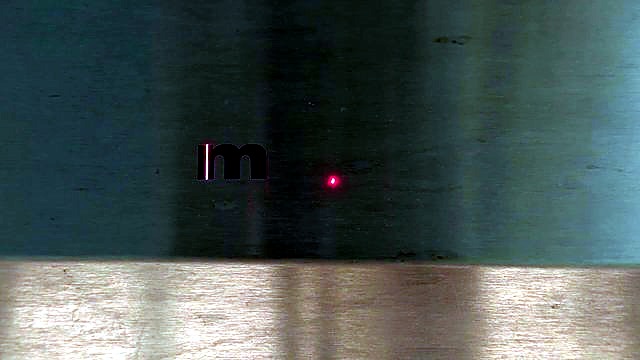 Red pilot / fibre mark of am on metal (SKU ask)