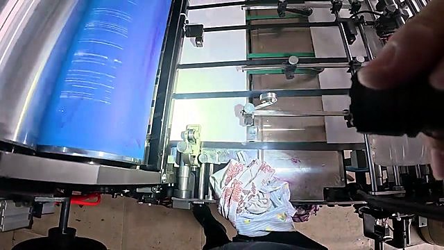 Black feed belts holding paper toward cylinder (SKU ask)