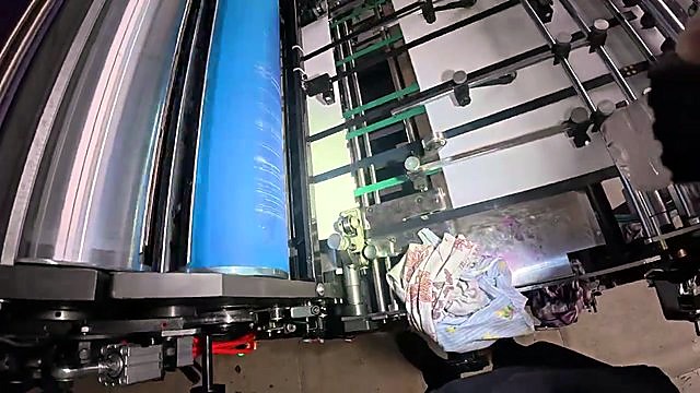 Wider feed/rollers view with green belts (SKU ask)