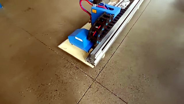 Black drag chain along silver MetalWise rail (SKU ask)
