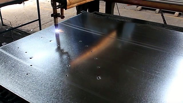 Plasma torch piercing galvanised sheet with arc (SKU ask)