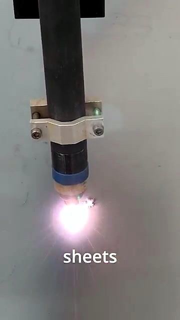 Plasma torch arc close on mild steel (SKU ask)