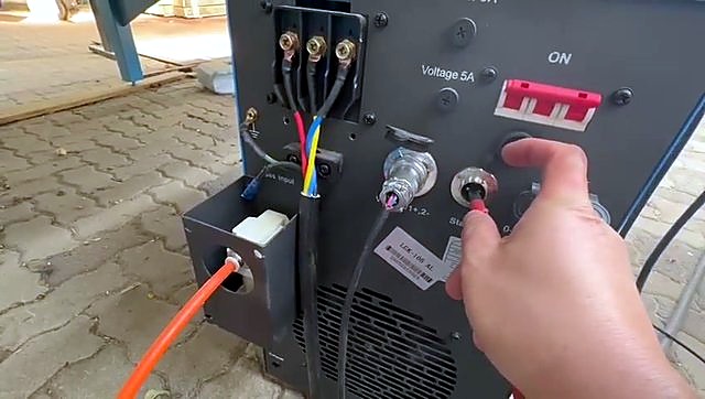 Voltage 5A breaker OFF + aviation plug on power rear (SKU ask)