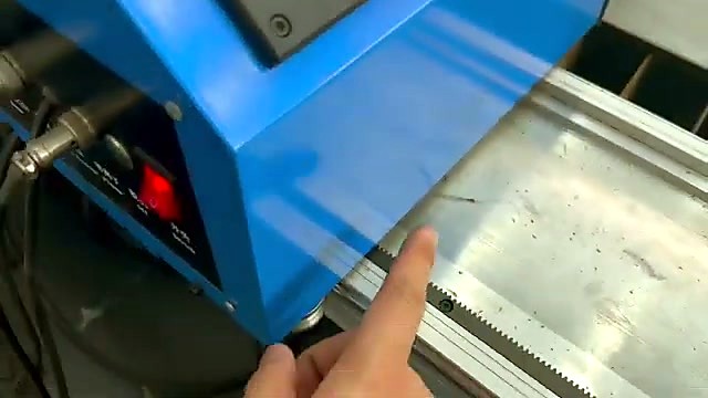 Finger pointing rack-and-pinion on rail (SKU ask)