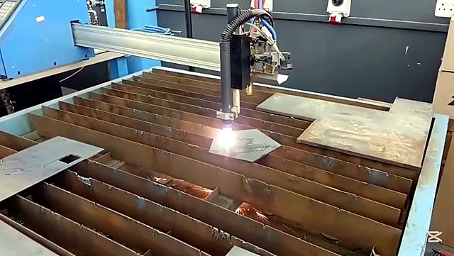 Plasma arc + sparks cutting AM logo (SKU ask)