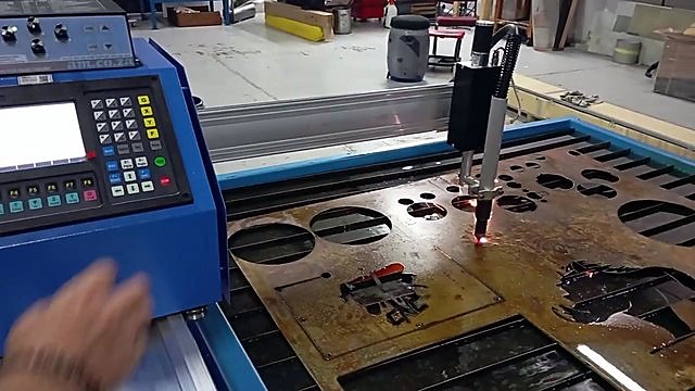am.co.za blue console + torch cutting rusty sheet (SKU ask)