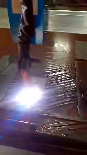 Plasma torch arc over metal on slatted bed (SKU ask)