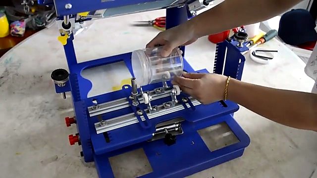 Clear jar seated on four white rollers (SKU ask)