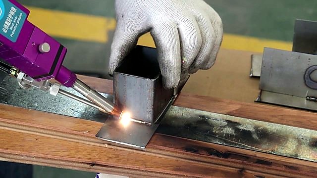 Purple torch with wire-guide nozzle welding tube (SKU ask)