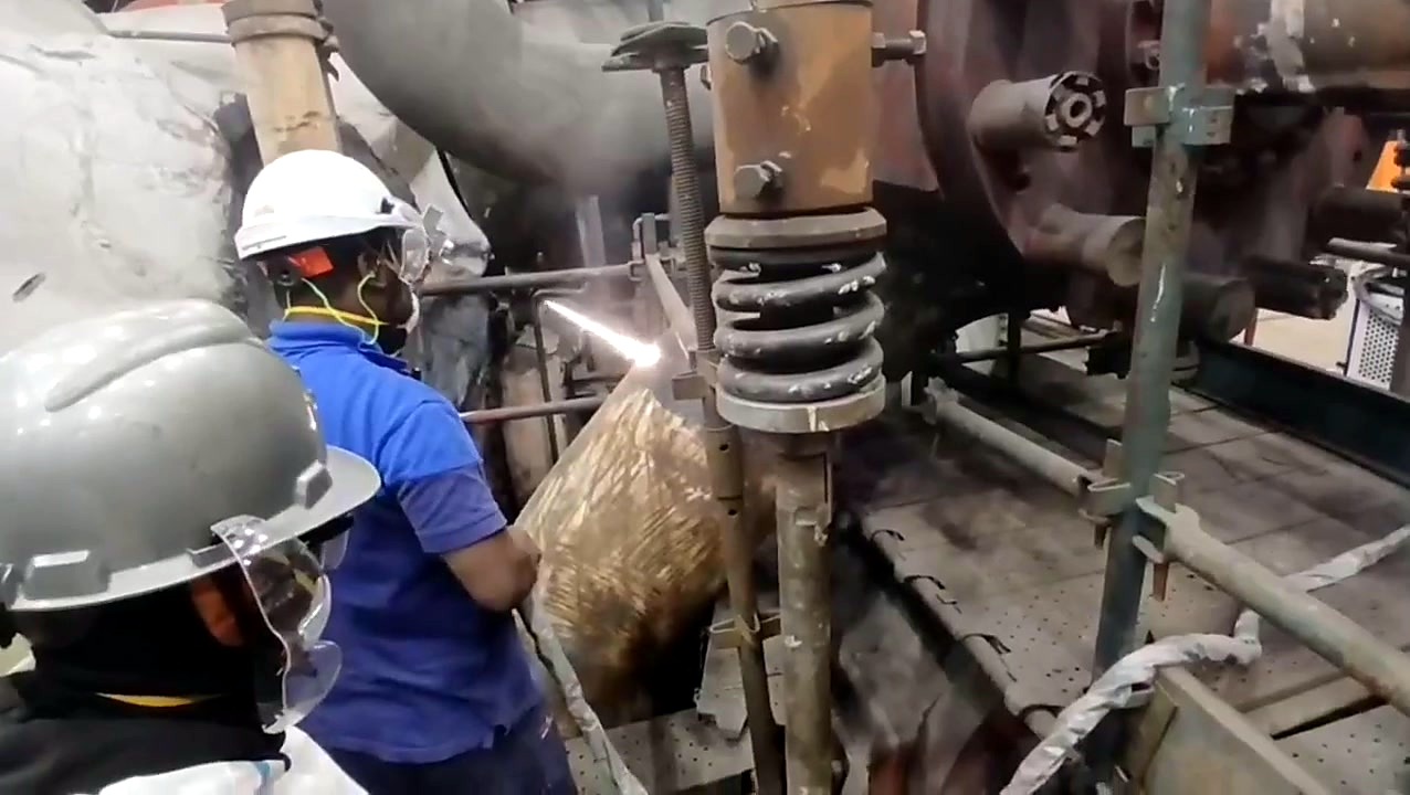 Handheld clean flash on industrial pipe (SKU ask)
