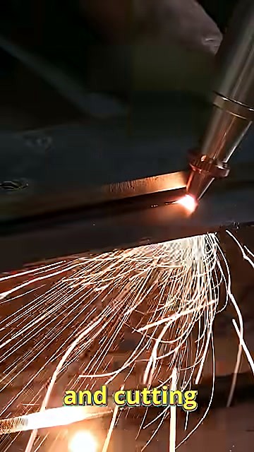Handheld fibre torch cutting metal with sparks (wattage ask)