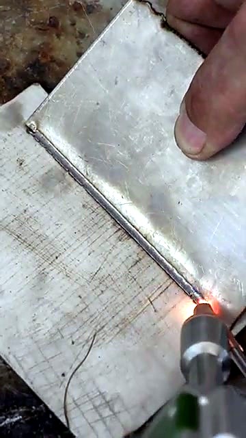 Handheld torch fillet weld on stainless sheets (wattage open)