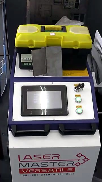 LASER MASTER VERSATILE FIBRE·CUT·WELD·MULTI-TOOLS nameplate (wattage open)