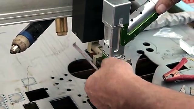 Handheld silver/green head slotted into gantry mount (SKU ask)