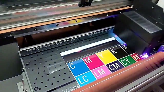 UV lamp + CMYK/LC/LM swatches on vacuum bed (SKU ask)