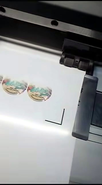 First row circular stickers under UV-DTF carriage (SKU ask)