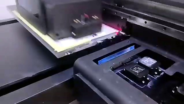 F2-6090C printhead carriage moving over the flatbed