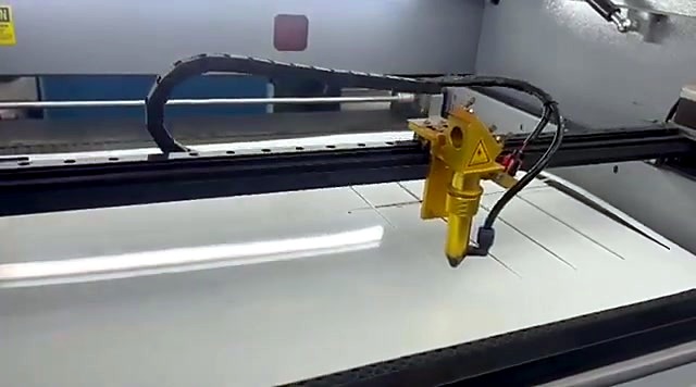Desktop TruCUT mid cut on honeycomb bed (SKU ask)