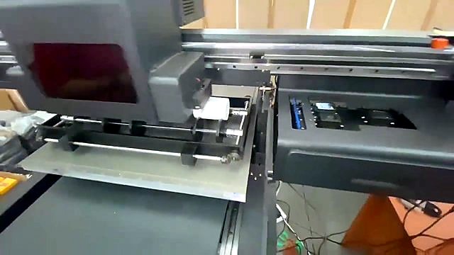 Rotary rollers + FlatPRINT head over white bottle (SKU ask)