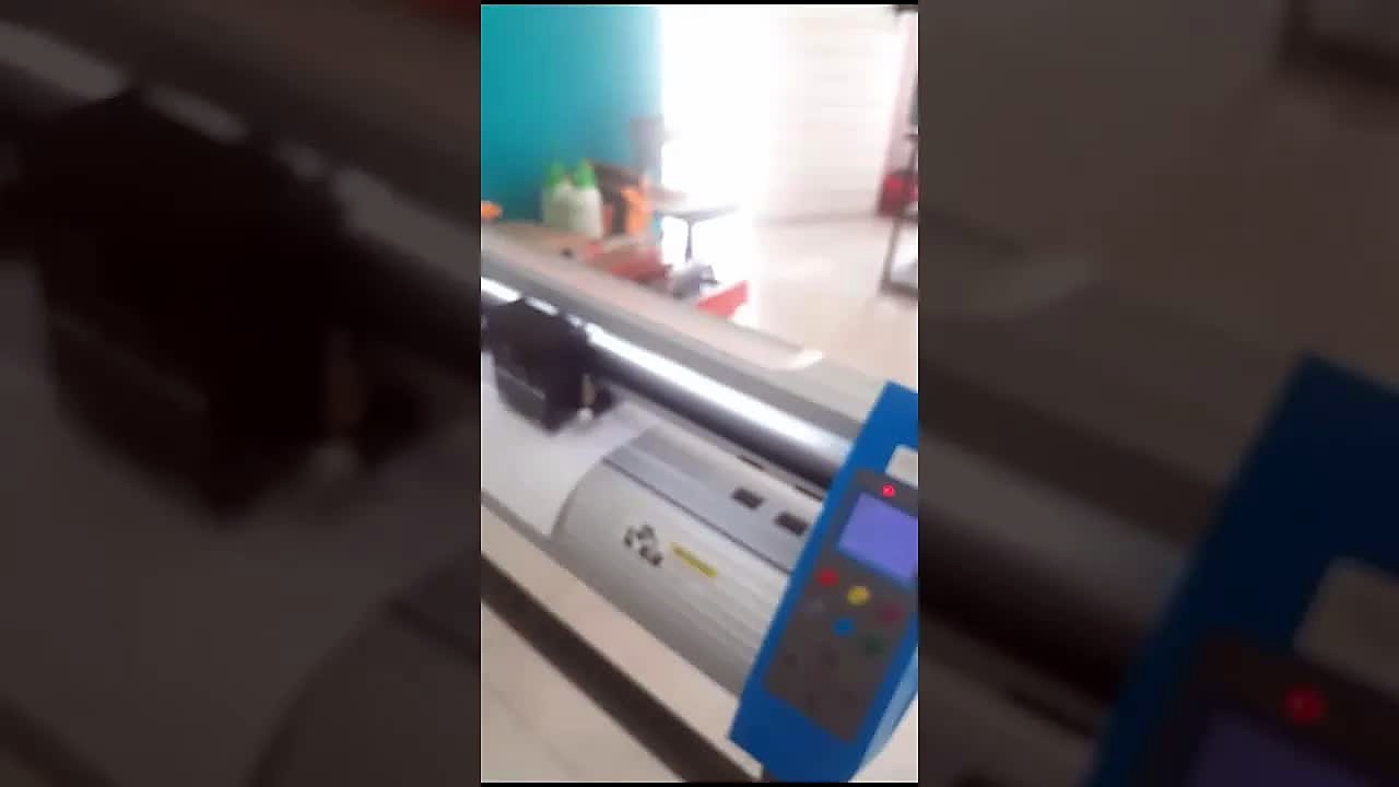 YouTube thumb — V Smart+ vinyl cutter ready to cut (SKU ask)