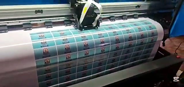 Carriage mid contour over teal crest labels (SKU ask)